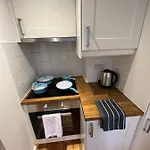 Modern Apartment Next To Little Venice